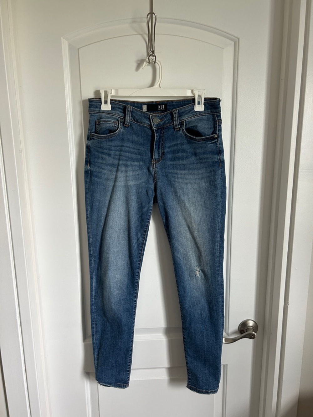 Kut from the Kloth Women's Skinny Jeans in Medium Blue Wash